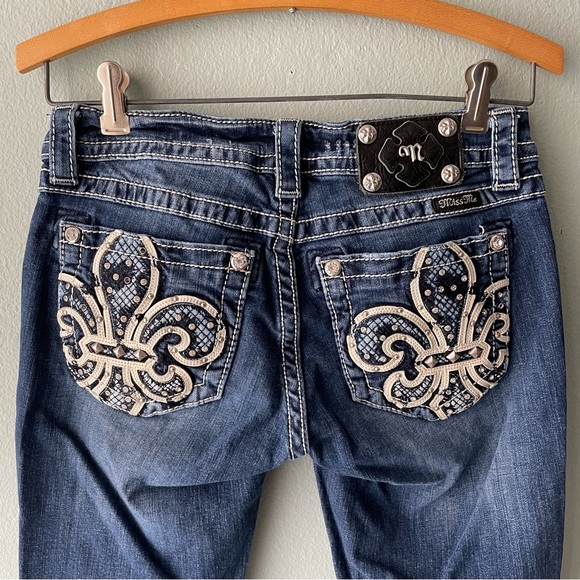 Miss Me | Dark Wash Low-Rise Embellished Cropped Capri Jeans - Picture 7 of 9